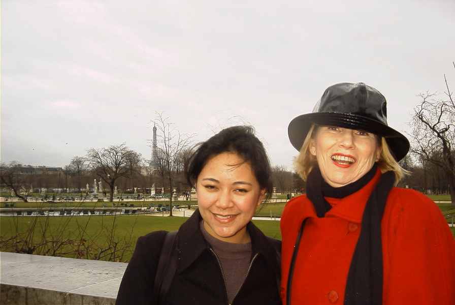 Francimar and Bev in front of the Tuileries