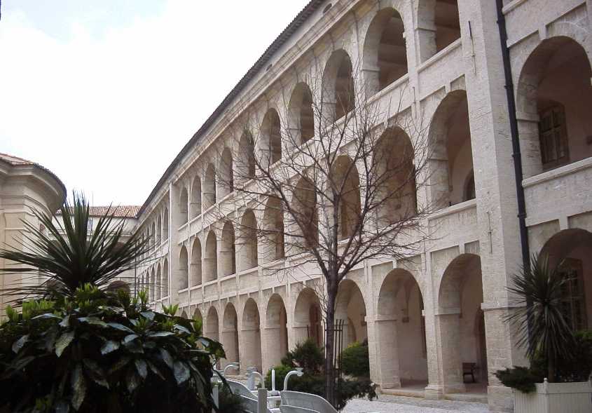 galleries in the Vieille Charite