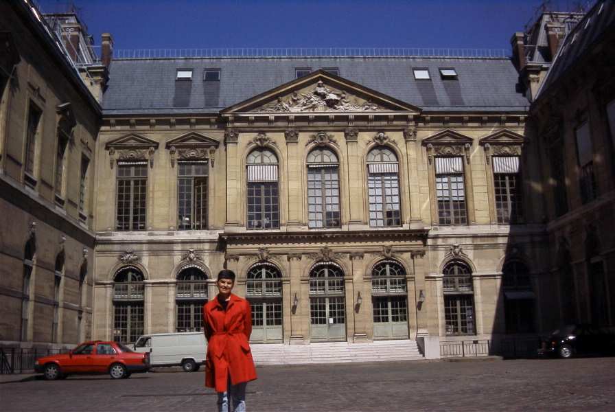 Pietrina in the courtyard of the Bibliotheque Nationale