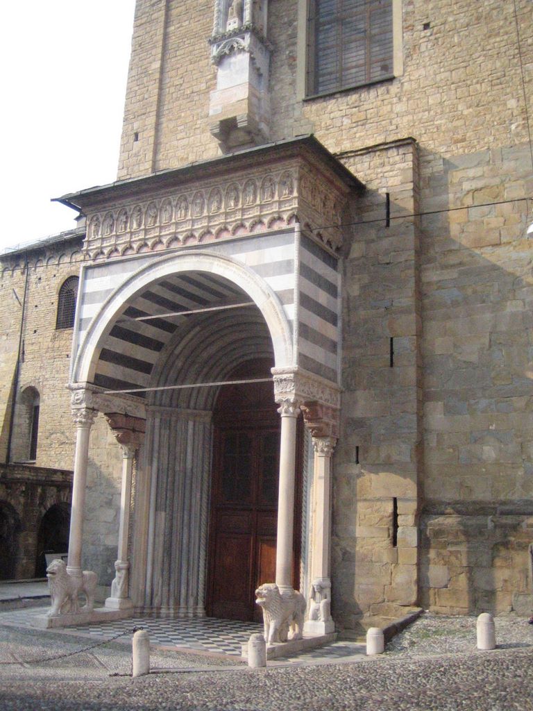 20060725_bergamo_san_maria_maggiore_94_details_south_entrance.jpg (large)